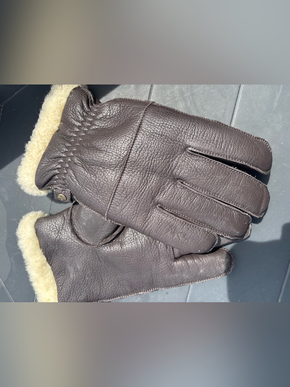 UGG Men's Dark Brown Leather Shearling-Lined Gloves